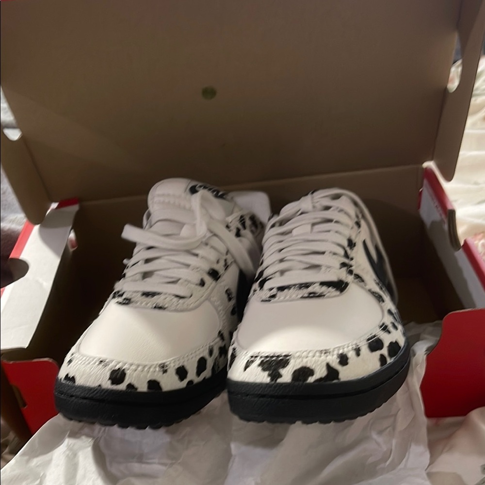 Nike Women's Shoes - White and Black